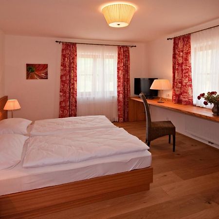Gaestehaus Schloss Bernau Fischlham Quarto foto