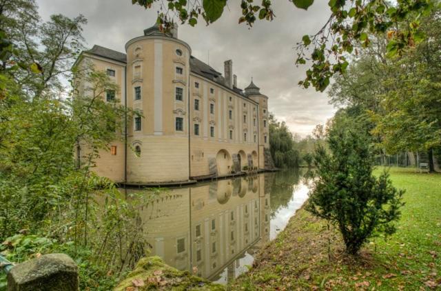 Gaestehaus Schloss Bernau Fischlham Exterior foto